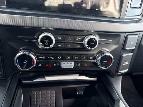 Certified 2025 Ford F250 Platinum w/ FX4 Off-Road Package image 30