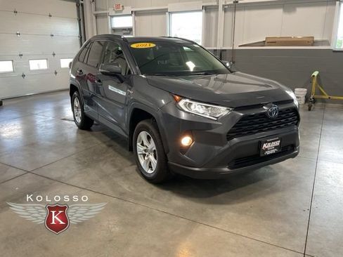 Used 2021 Toyota RAV4 XLE w/ Convenience Package AWD/4WD image 1