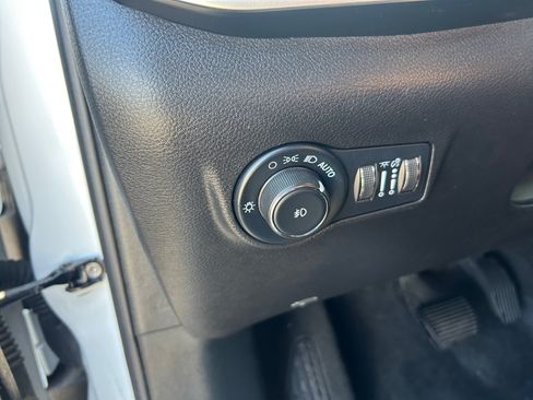 Used 2025 Jeep Compass Latitude AWD/4WD image 12
