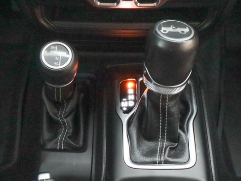 Used 2019 Jeep Wrangler Unlimited Sahara AWD/4WD image 22