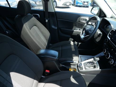 Used 2024 Hyundai Venue SEL FWD image 28
