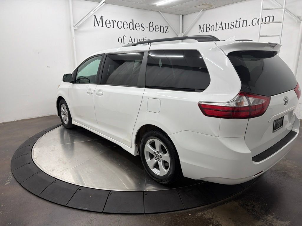 Used 2019 Toyota Sienna LE FWD image 5