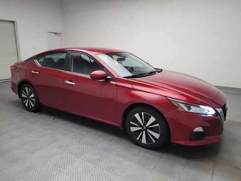Used 2022 Nissan Altima 2.5 SV FWD image 11