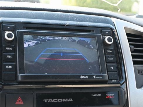 Used 2015 Toyota Tacoma PreRunner image 15