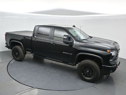 Used 2025 Chevrolet Silverado 2500 ZR2 w/ Technology Package image 44