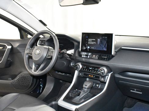 Used 2025 Toyota RAV4 XLE Premium FWD image 28