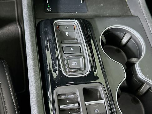 Used 2025 Honda Pilot Touring image 25
