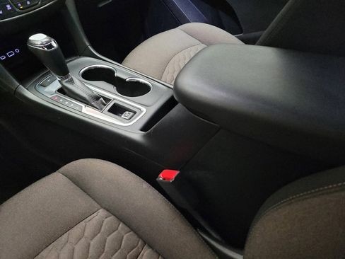 Used 2019 Chevrolet Equinox LT image 26