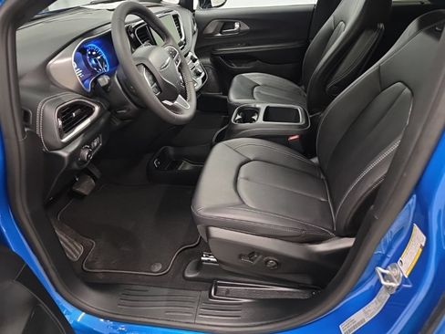New 2026 Chrysler Pacifica Select AWD/4WD image 13