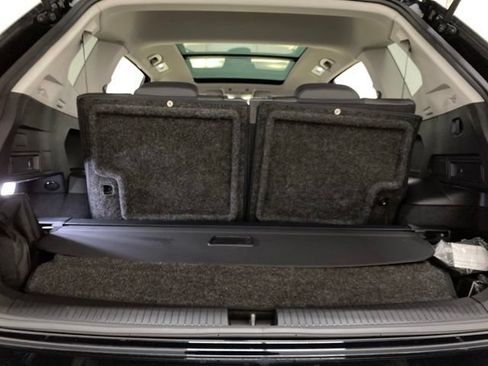 Used 2023 Volkswagen Tiguan SE w/ Panoramic Sunroof Package FWD image 96