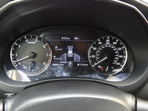 Used 2019 INFINITI QX50 Essential w/ Premium Heat Package image 8