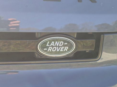 Used 2020 Land Rover Defender 110 SE image 32