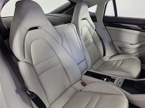 Used 2019 Porsche Panamera 4 image 29