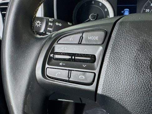 Used 2022 Hyundai Venue Limited image 16