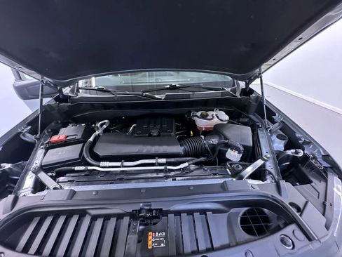 Used 2025 Chevrolet Silverado 1500 Custom image 11