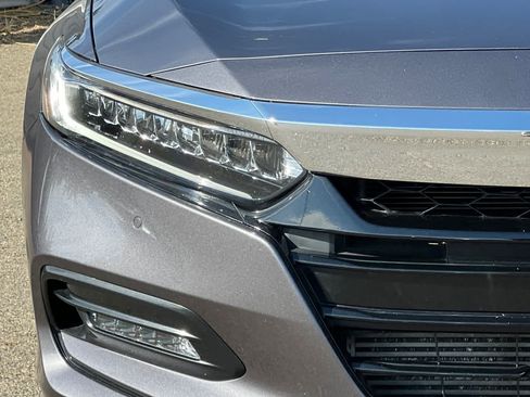 Used 2018 Honda Accord Touring image 17