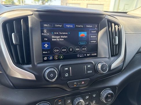 Used 2024 GMC Terrain Denali w/ Denali Premium Package AWD/4WD image 7