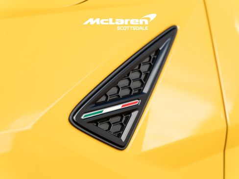 Used 2021 Lamborghini Urus image 25