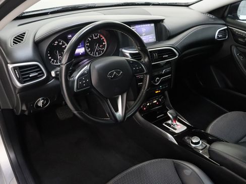 Used 2019 INFINITI QX30 w/ Navigation Package FWD image 14
