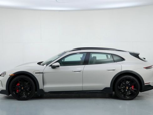 Used 2025 Porsche Taycan 4S w/ Premium Package image 54