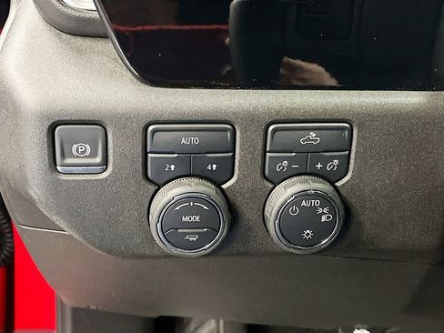 Used 2025 Chevrolet Silverado 1500 LT image 10