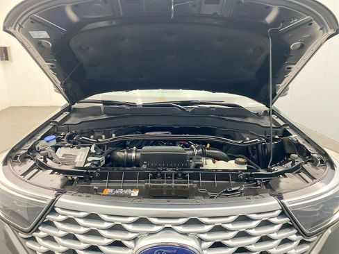 Used 2022 Ford Explorer Platinum w/ Equipment Group 601A AWD/4WD image 11