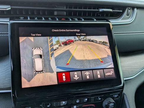 Certified 2023 Jeep Grand Cherokee Limited w/ Luxury Tech Group II AWD/4WD image 19