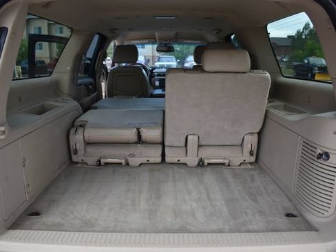 Used 2011 GMC Yukon XL SLT w/ SLT-2 Equipment Package AWD/4WD image 24