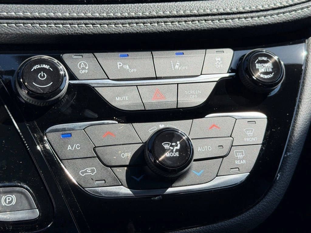 New 2026 Chrysler Pacifica Select FWD image 21