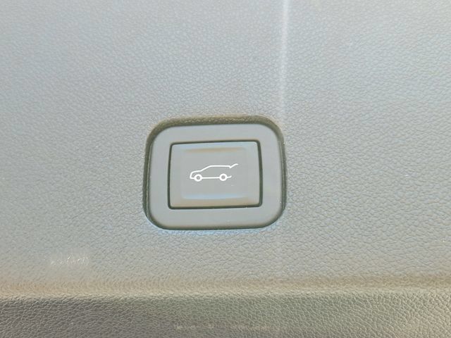 Certified 2025 Cadillac XT6 Luxury AWD/4WD image 8