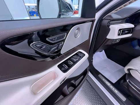 Used 2020 Lincoln Aviator Black Label Grand Touring AWD/4WD image 12