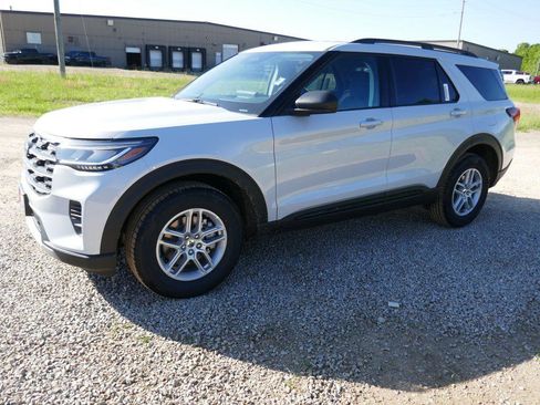 New 2026 Ford Explorer Active AWD/4WD image 9