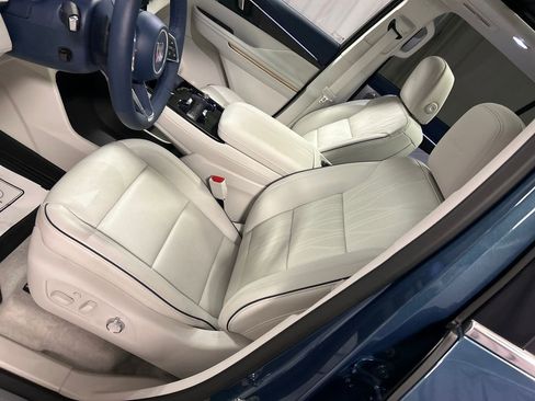 Used 2025 Buick Enclave Avenir w/ Super Cruise Package image 12