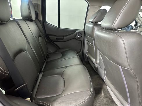 Used 2015 Nissan Xterra PRO-4X w/ Pro-4x Leather Package AWD/4WD image 24