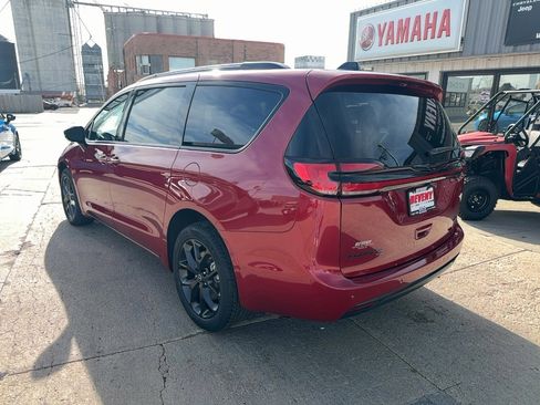New 2026 Chrysler Pacifica Select w/ S Appearance Package AWD/4WD image 9