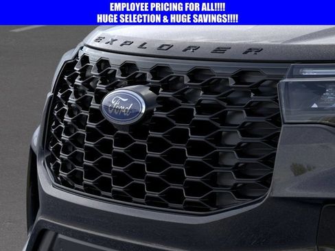 New 2026 Ford Explorer ST-Line w/ ST-Line Street Pack AWD/4WD image 17