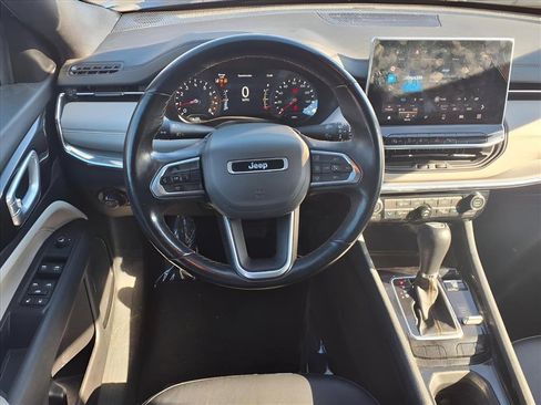 Used 2022 Jeep Compass Limited image 3