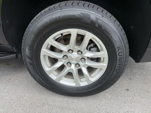 Used 2022 Chevrolet Suburban LT AWD/4WD image 12