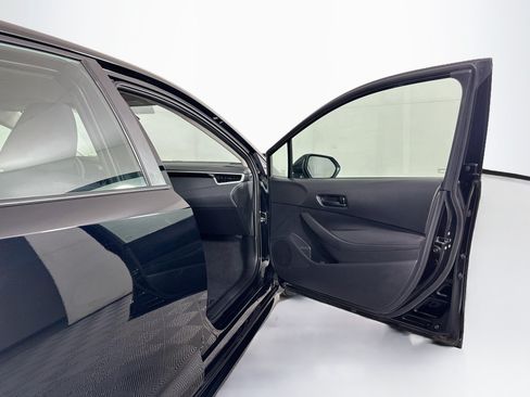 Used 2025 Toyota Corolla LE FWD image 29