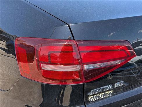 Used 2017 Volkswagen Jetta SE FWD image 13