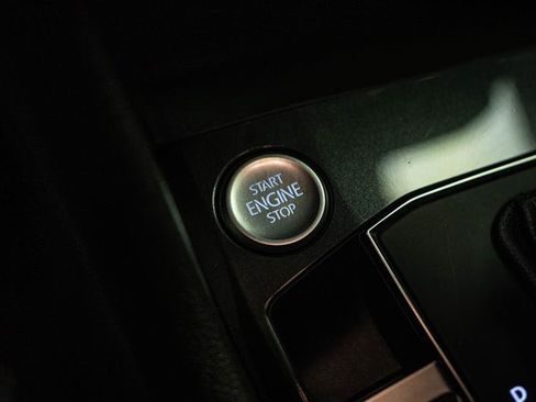 Used 2019 Volkswagen Tiguan SE image 18