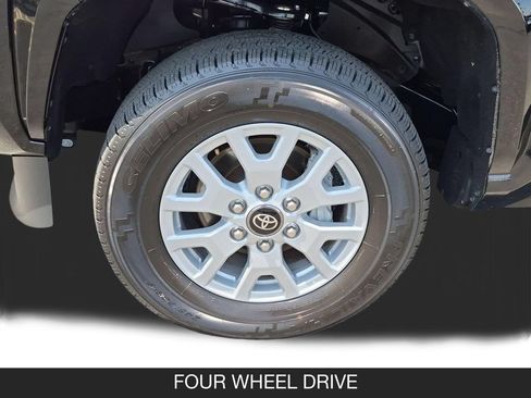Used 2025 Toyota Tacoma SR5 AWD/4WD image 11