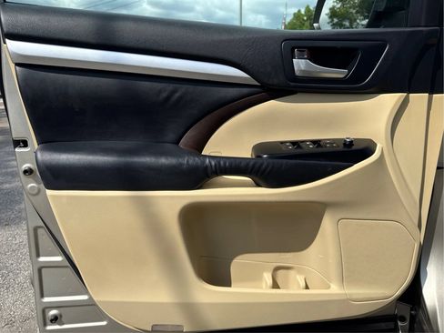 Used 2015 Toyota Highlander XLE AWD/4WD image 17