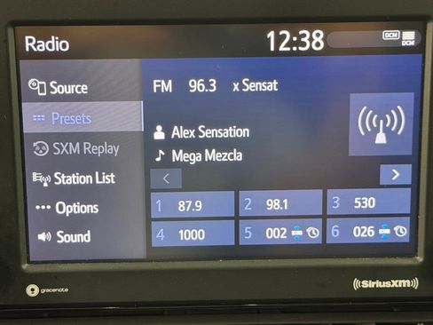 Certified 2022 Toyota RAV4 XLE w/ Carpet Mat Package (TMS) AWD/4WD image 33