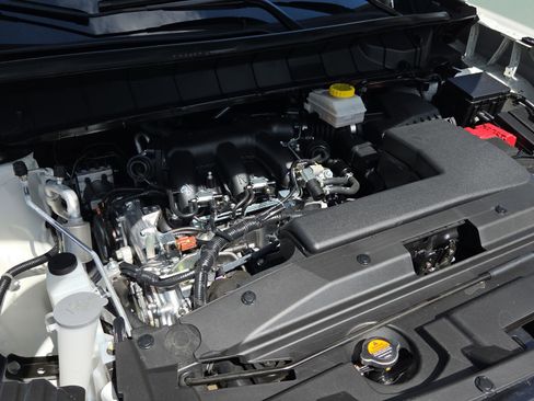 Certified 2025 Nissan Pathfinder Platinum FWD image 17