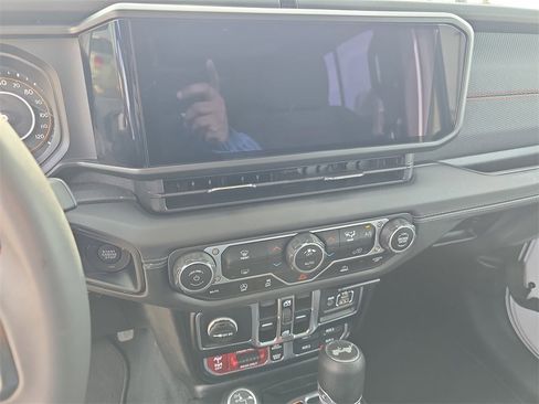 Used 2024 Jeep Wrangler Unlimited Rubicon image 21