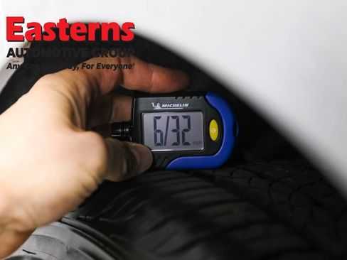 Used 2023 Chrysler Voyager LX image 26