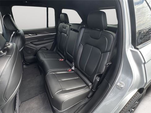 New 2025 Jeep Grand Cherokee Limited w/ Luxury Tech Group II AWD/4WD image 19