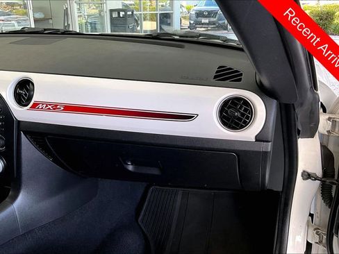 Used 2014 MAZDA MX-5 Miata Club image 23
