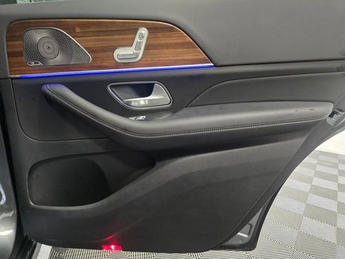Certified 2025 Mercedes-Benz GLS 450 4MATIC image 27